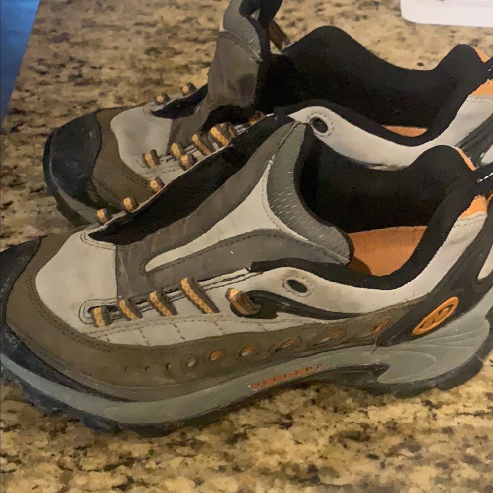 Women’s Merrrell hiking sneakers